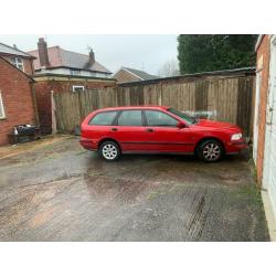 Volvo v40 estates 1.8 breaking parts