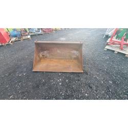 Tractor front loader bucket with Chilton brackets