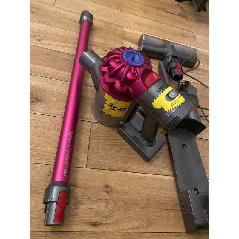 Dyson V7 Motorhead vacuum cleaner