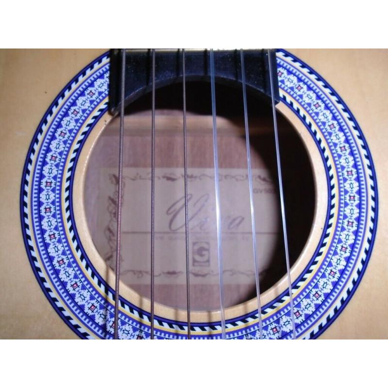 CLASSICAL GUITAR FOR SALE