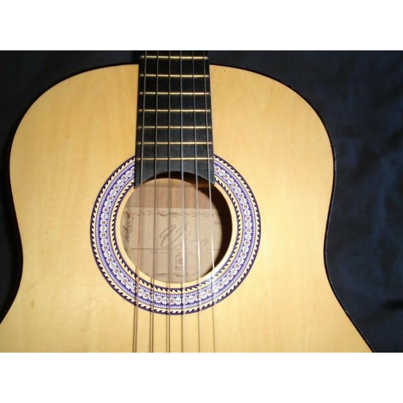 CLASSICAL GUITAR FOR SALE