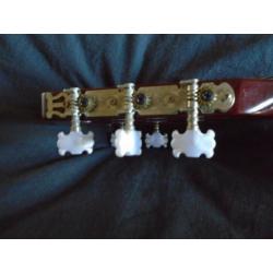 CLASSICAL GUITAR FOR SALE