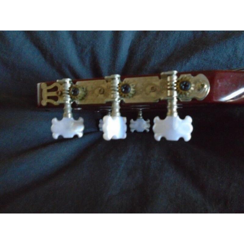 CLASSICAL GUITAR FOR SALE