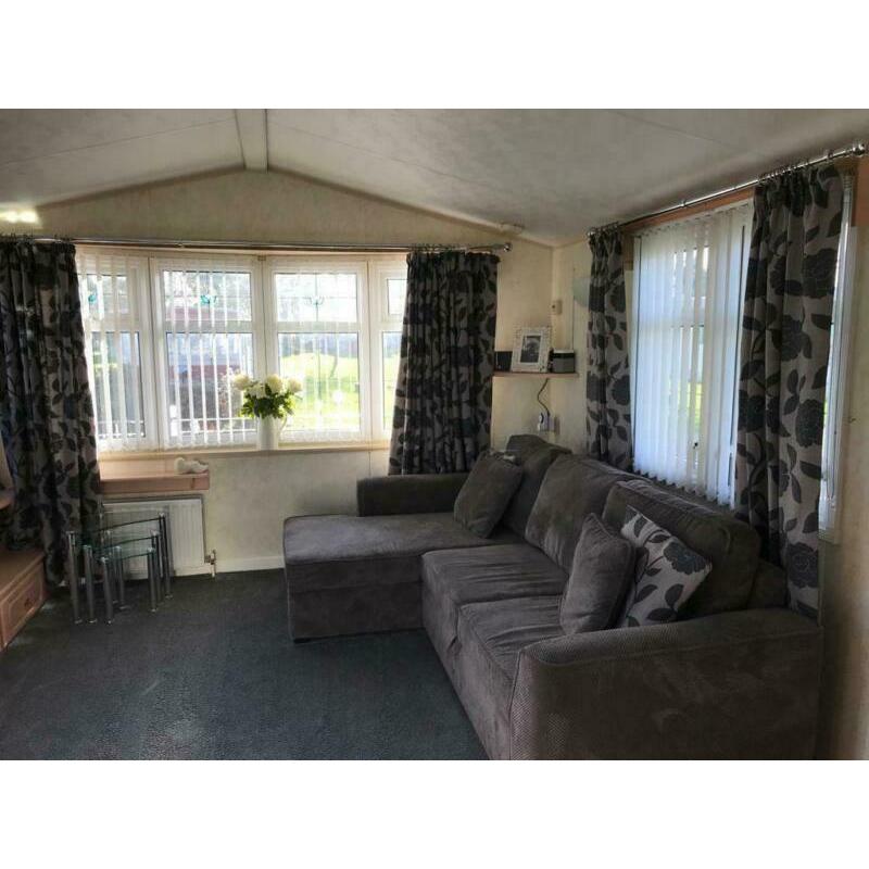 WILLERBY Lyndhurst (perfect condition mobile home) Stunning