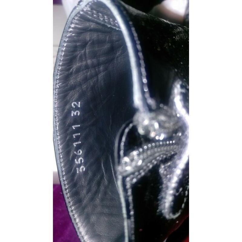 Authentic girls black Gucci boots UK 1