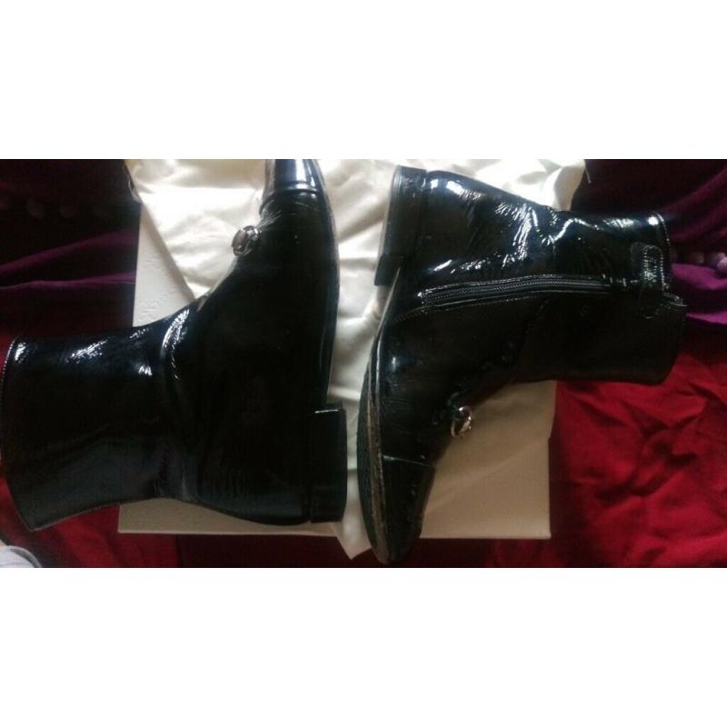 Authentic girls black Gucci boots UK 1