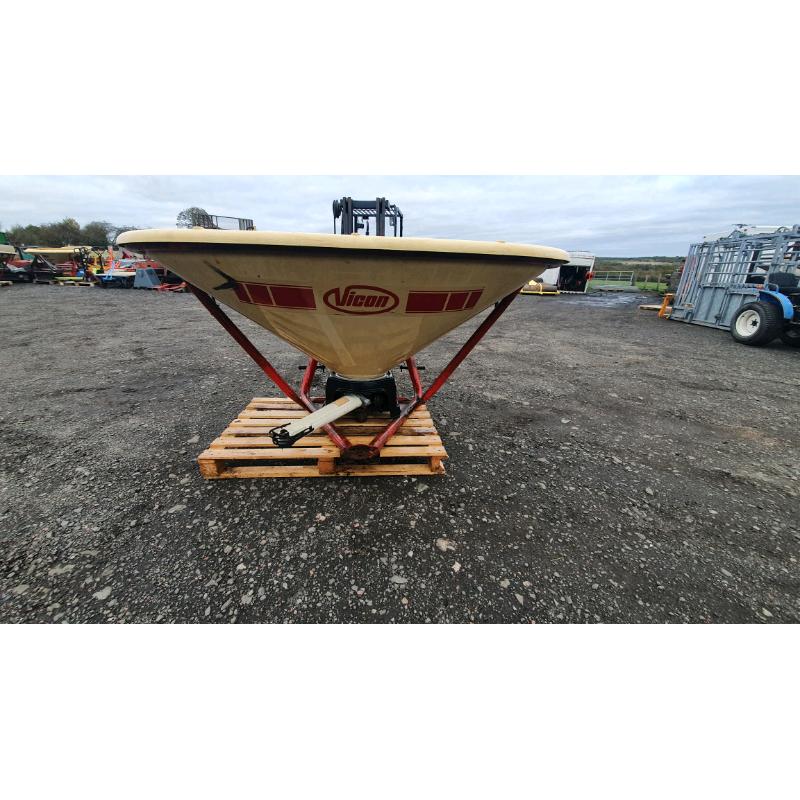 Tractor three point linkage vicon wagtail fertiliser spreader