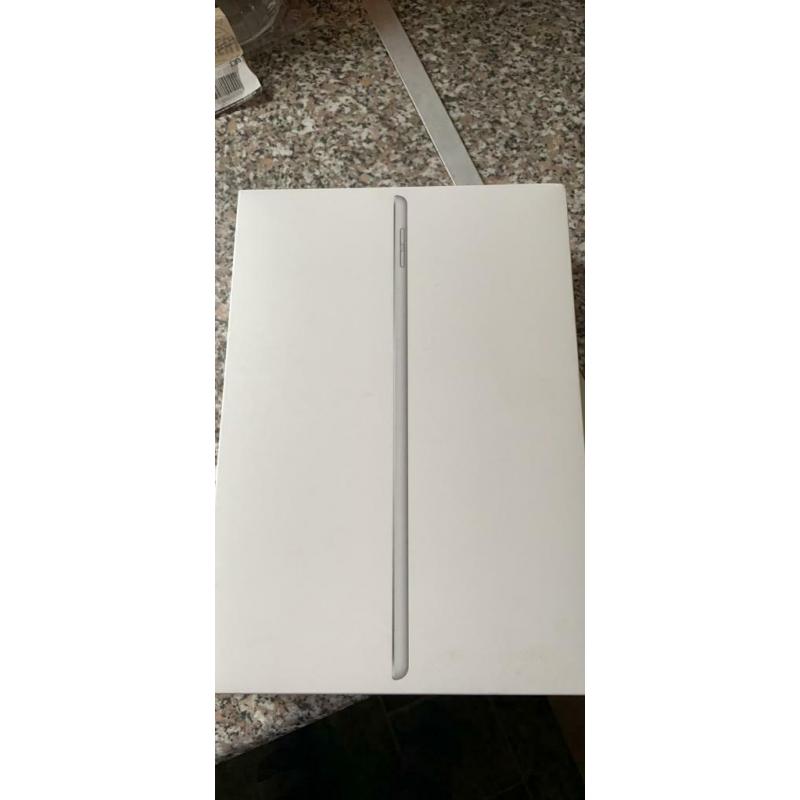 iPad 7th Gen - 32GB - WiFi and Cellular - Unlocked
