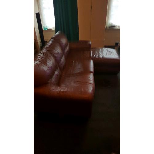 Free corner sofa with storage pouffe