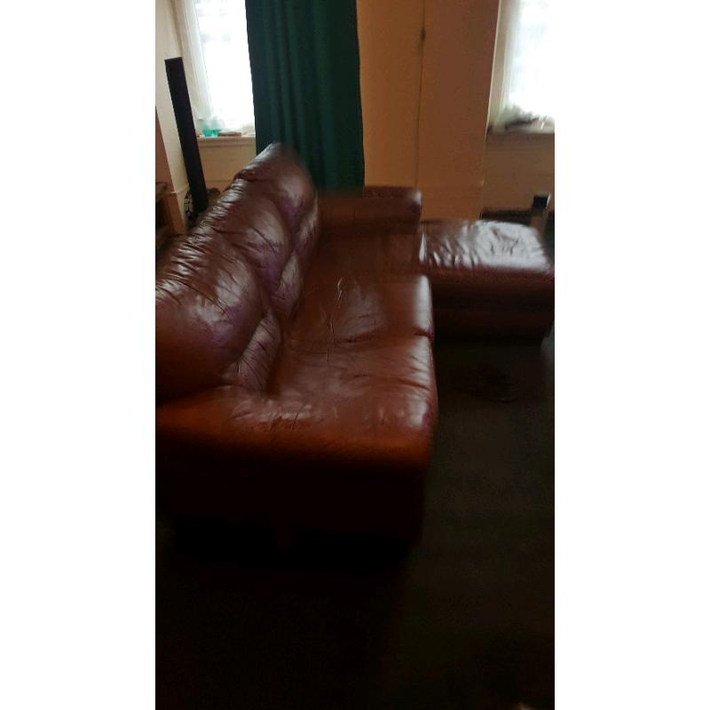Free corner sofa with storage pouffe