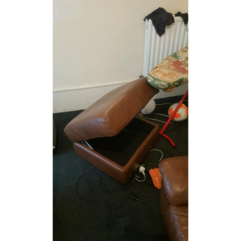 Free corner sofa with storage pouffe