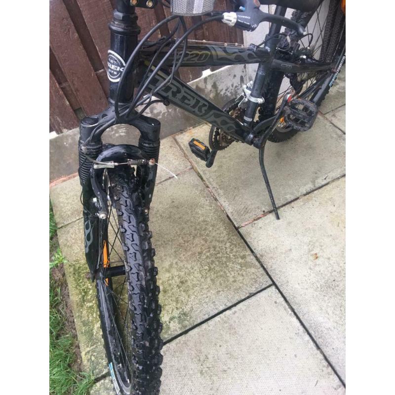 BOYS TREK BIKE