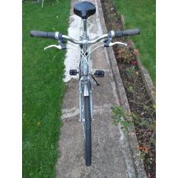 LADIES WOMENS ADULTS TOWNSEND 700cc WHEELS 18 INCH FRAME18 SPEED BIKE BICYCLE
