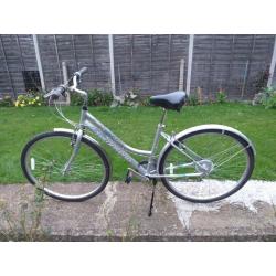 LADIES WOMENS ADULTS TOWNSEND 700cc WHEELS 18 INCH FRAME18 SPEED BIKE BICYCLE