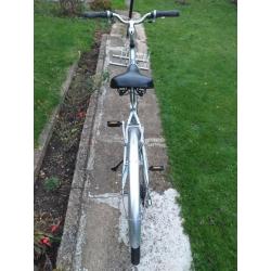 LADIES WOMENS ADULTS TOWNSEND 700cc WHEELS 18 INCH FRAME18 SPEED BIKE BICYCLE