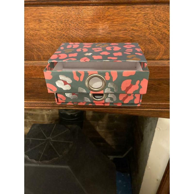 Small storage unit for free