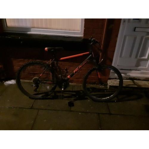 Men bike