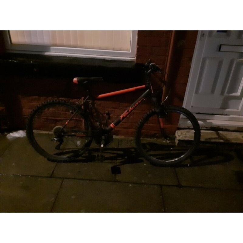 Men bike