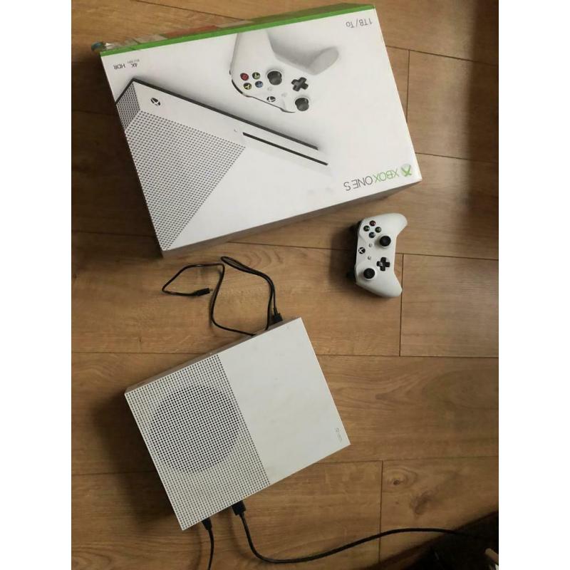 Xbox one slim 1 terrabyte console - 1TB boxed with wires and controller