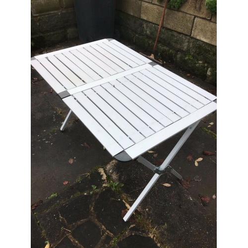 Aluminium double folding table