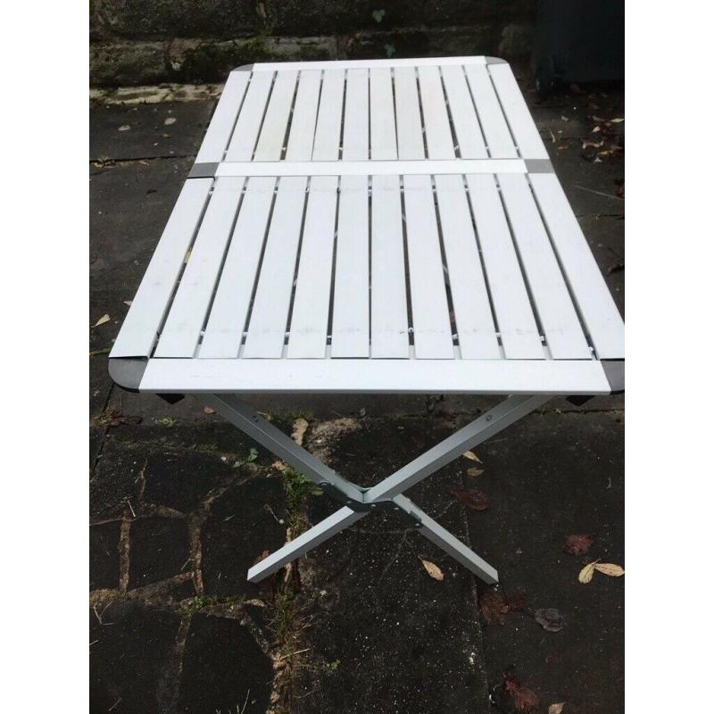 Aluminium double folding table