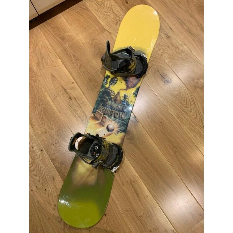 Kids Youth Burton Motion 146cm Snowboard and Bindings, Excellent Used Condition