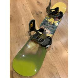 Kids Youth Burton Motion 146cm Snowboard and Bindings, Excellent Used Condition