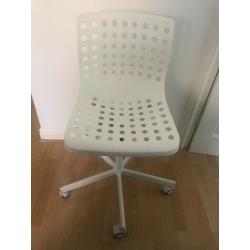 White desk chair like new used only 1 month.