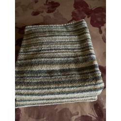 3 white bath towels/4 hand towels