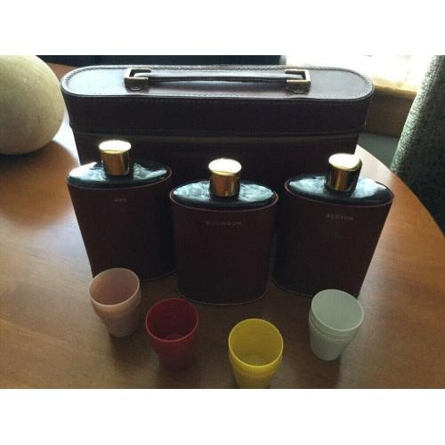 EXCELLENT CONDITION REAL LEATHER TRAVEL BAR SET FLASKS & SHOTS,