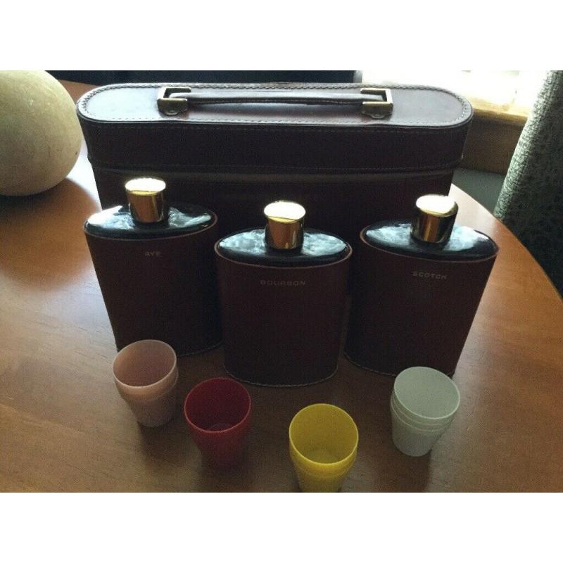 EXCELLENT CONDITION REAL LEATHER TRAVEL BAR SET FLASKS & SHOTS,