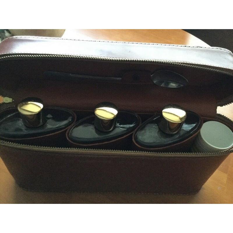 EXCELLENT CONDITION REAL LEATHER TRAVEL BAR SET FLASKS & SHOTS,