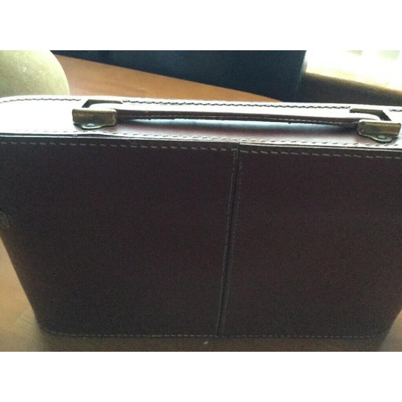 EXCELLENT CONDITION REAL LEATHER TRAVEL BAR SET FLASKS & SHOTS,