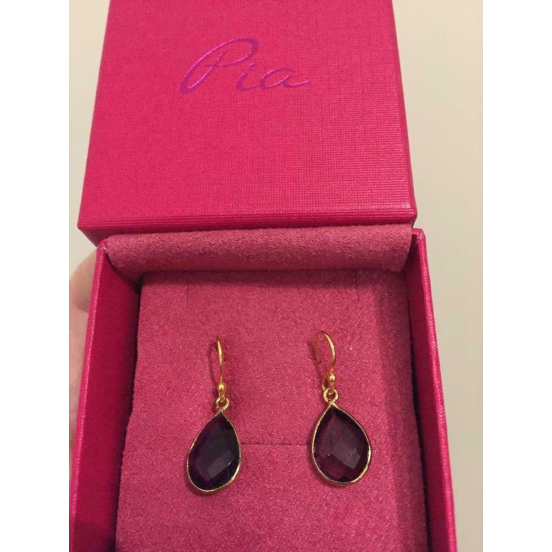 Pia Necklace and Earrings