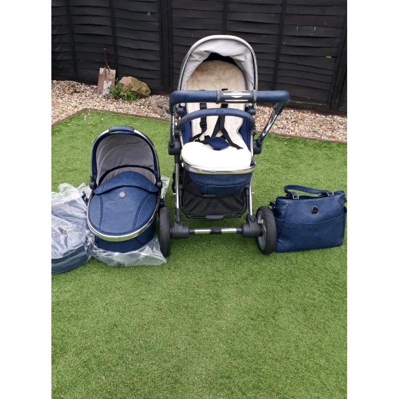 Egg serpent pram