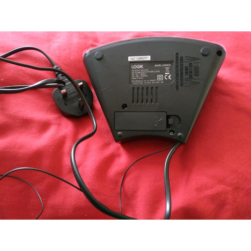 LOGIK FM/AM Clock Radio - Black
