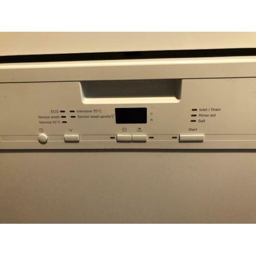 Miele dishwasher freestanding white