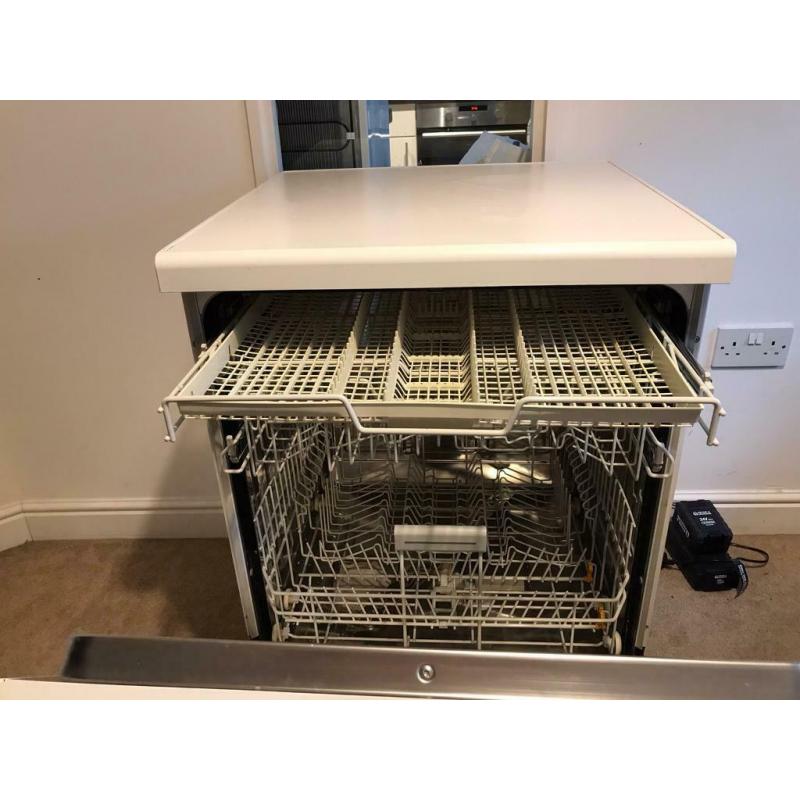 Miele dishwasher freestanding white