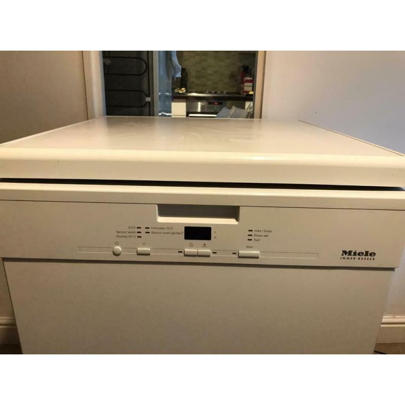Miele dishwasher freestanding white