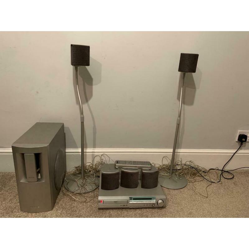 SONY COMPACT AV SYSTEM DAV-S300.