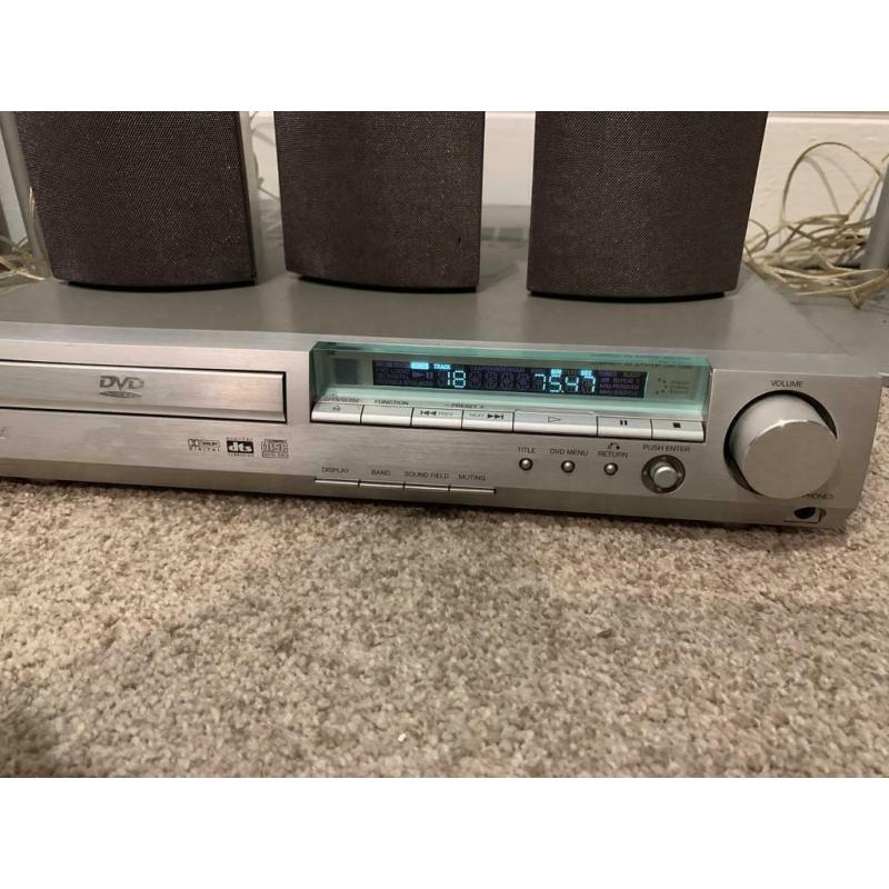 SONY COMPACT AV SYSTEM DAV-S300.
