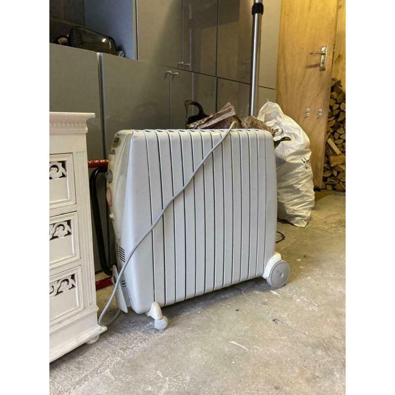 Delonghi Double oil filled radiator