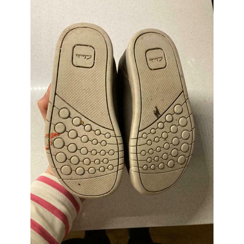 Boys shoes 7.5F