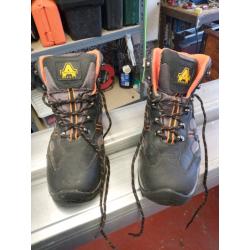 Boots safety boots size 9.
