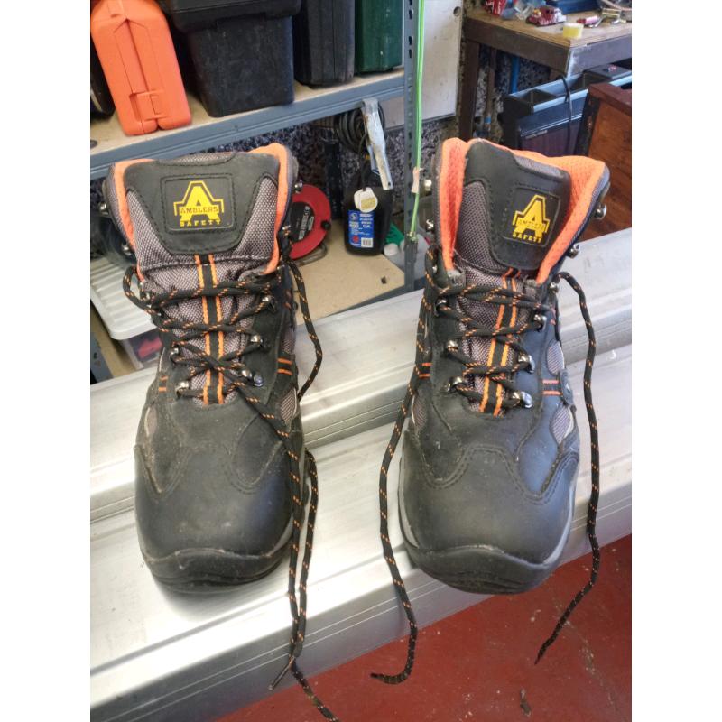 Boots safety boots size 9.