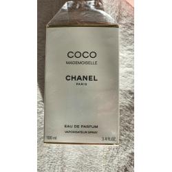 14 empty perfume bottles incl. 3x Mademoiselle by Chanel, J'Adore by Dior, 2x Stella McCartney etc.