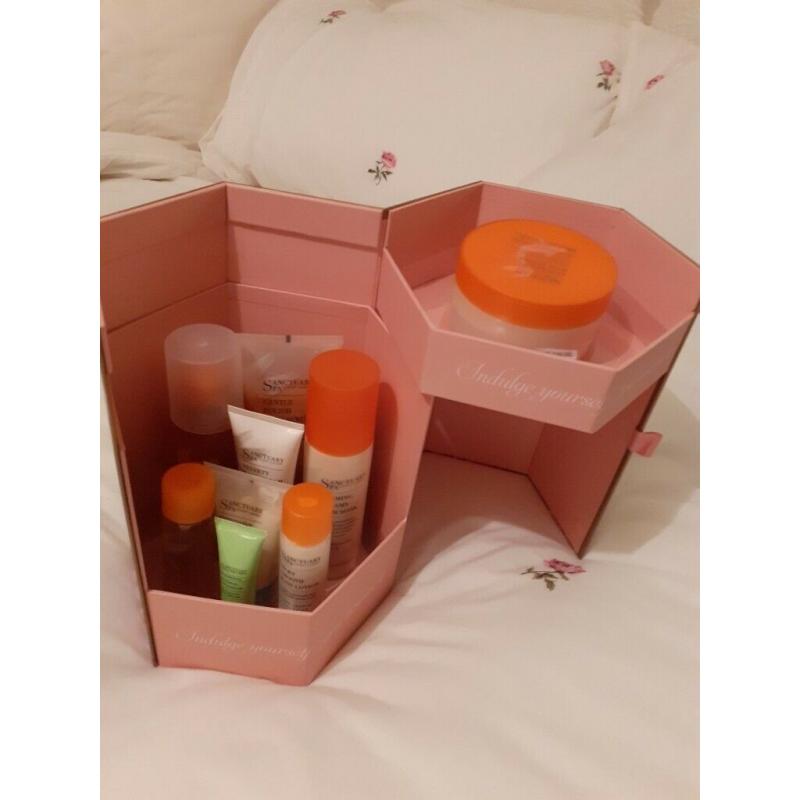 Ladies New Sanctuary Box of beauty gifts.