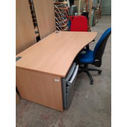 desks office furniture all in excellent condition
