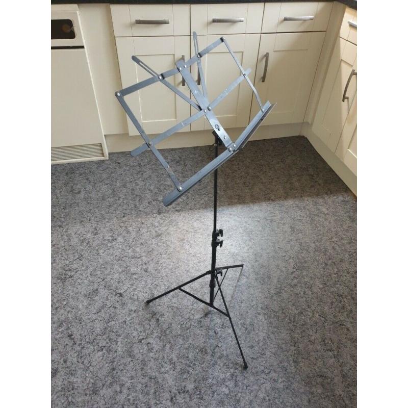 Saxophone beginner books/playalong with CD, music stand, instrument stand