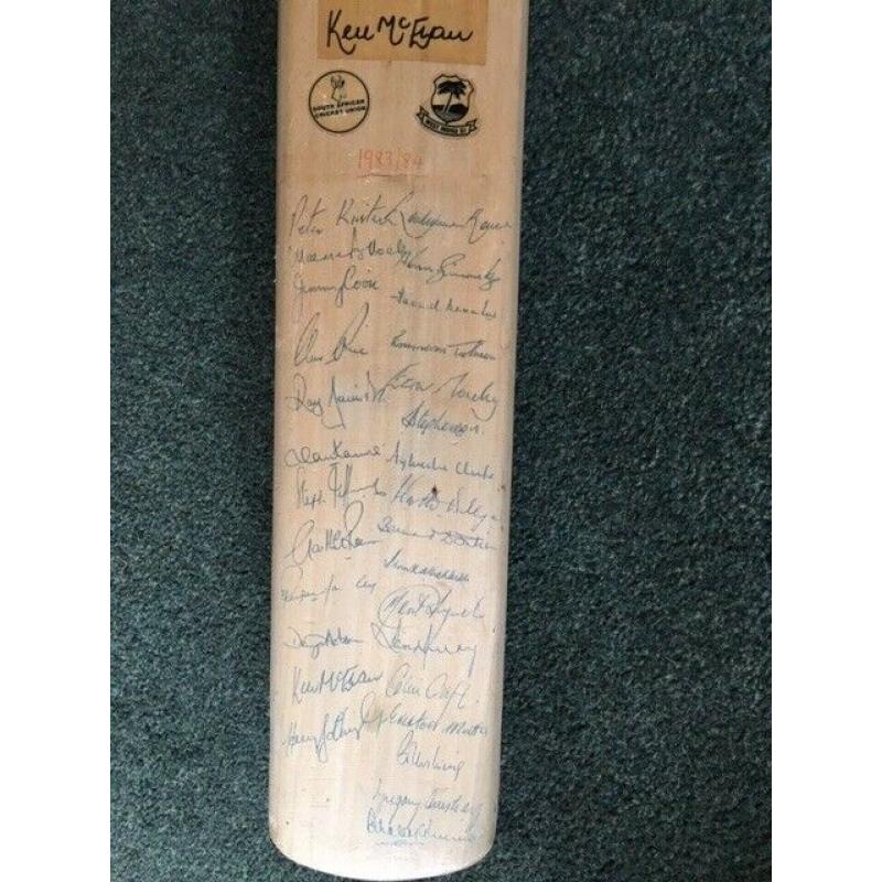 Cricket Bat (SIGNED)
